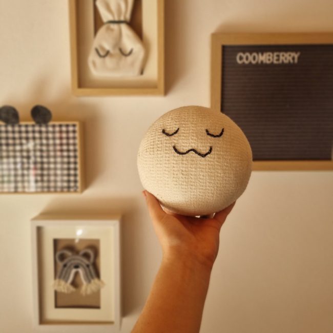 Coomberry round soft toy for motor skill development