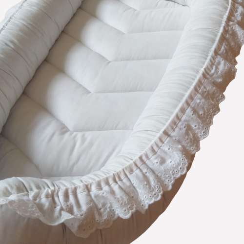 Babynest - All White + White Anglaise Lace Trim