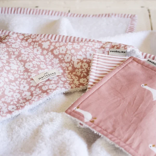 Cotton Face Cloth | Ducks | Dusty RoseCotton