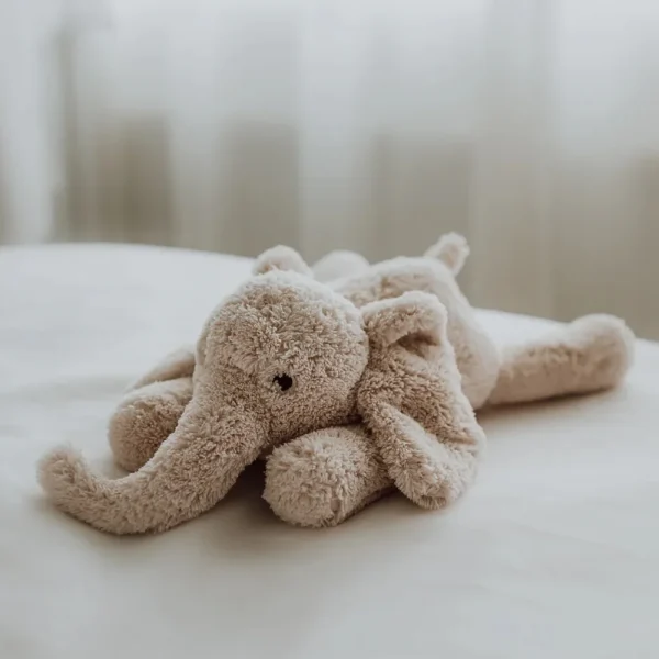 Sprout@2026-George_Comforter_-_Angle_View_on_Bed_-_Blush